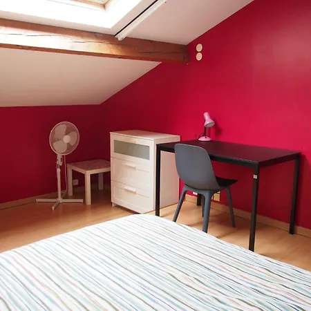Δωμάτια σε οικογενειακή κατοικία Rouge Avec Salle De Bain Privative Velodrome Prado
